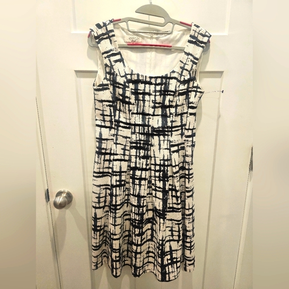 Kasper Fit & Flare Dress Size 4 Black White Abstract Textured Sleeveless Career